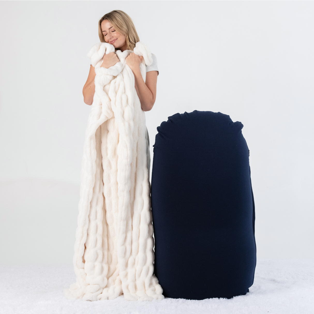 Moon Indigo (beanbag + pillow) / Cream (blanket)